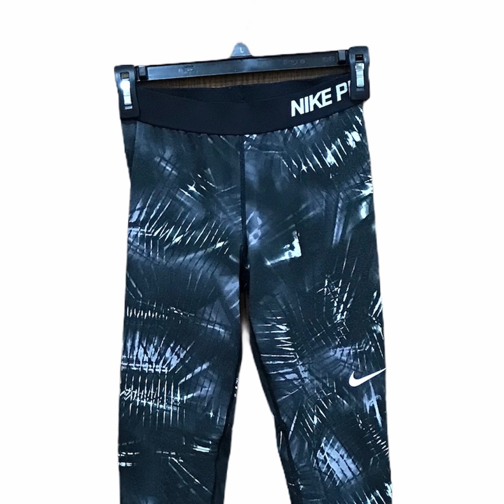 Nike Dri-Fit Black/Silver Leggings - Size Small